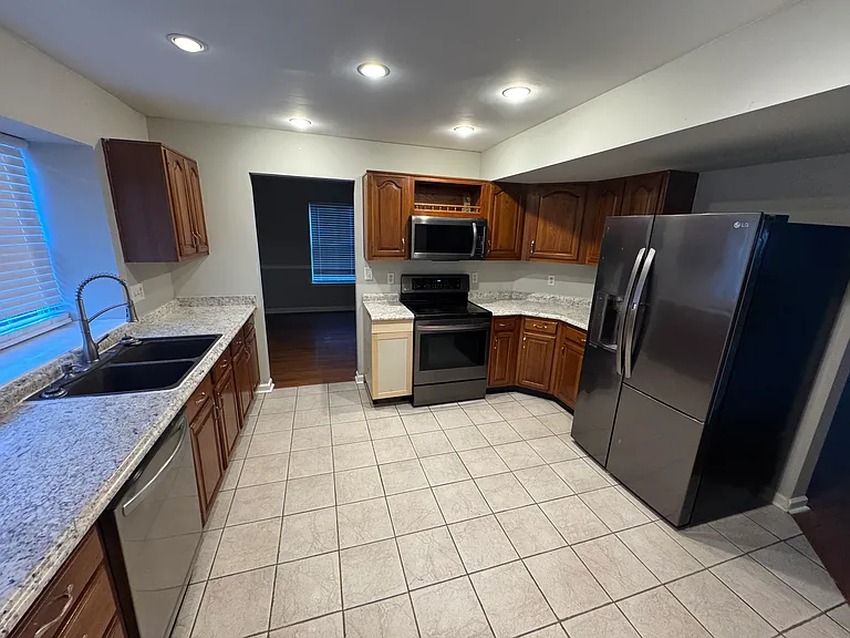 2300 Independence Ct — Photo 2