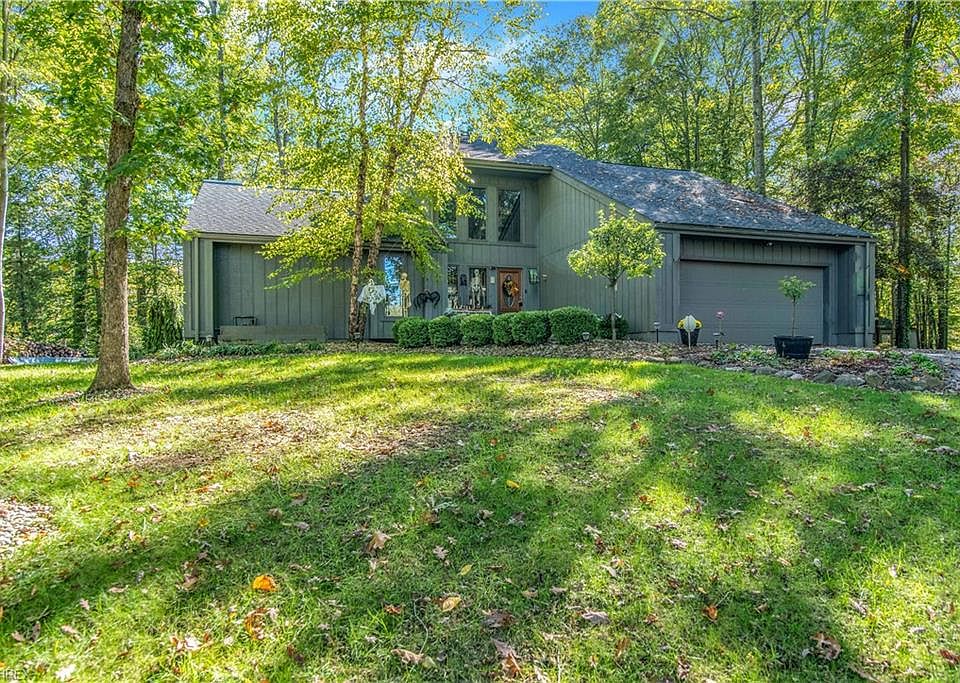 1st image of 600 Hidden Valley Dr NE