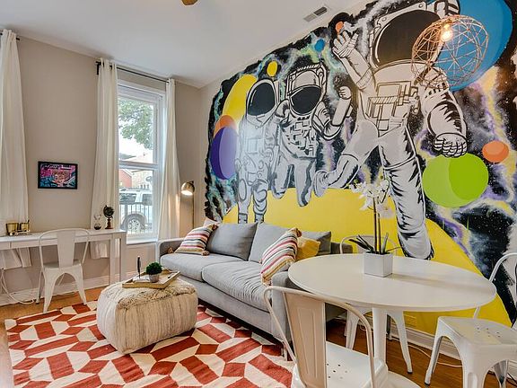2nd image of 2031 W 21st St #1F