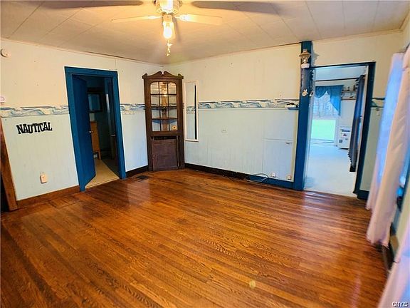 3rd image of 52 Cortland St