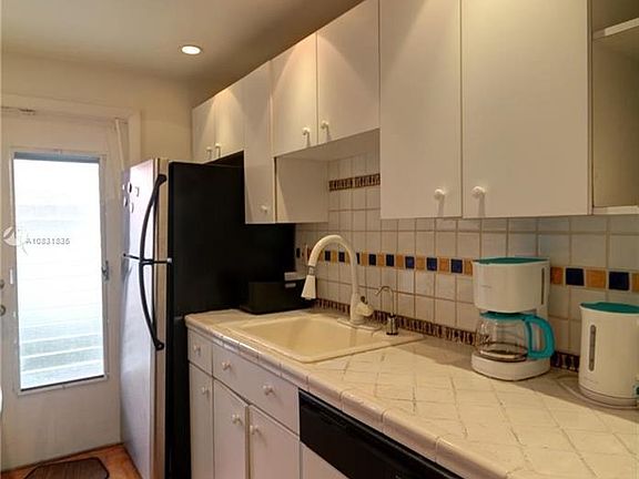 5th image of 1234 Euclid Ave APT 2