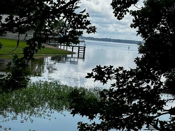 1376 Lakeshore Dr, Hemphill, TX 75948