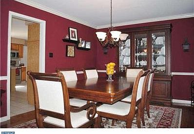 3rd image of 7 Linden Cir