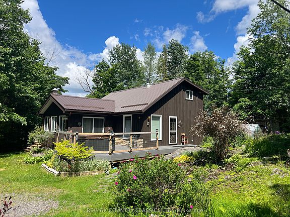 2nd image of 1322 A Weslemkoon Lake Rd