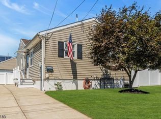 824 Smith St, Linden, NJ 07036