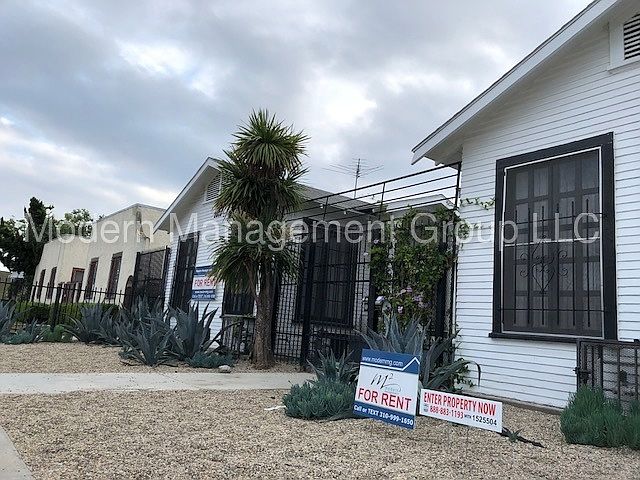 1st image of 2873 Edgehill Dr