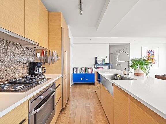 5th image of 565 Smithe St #2505