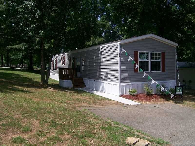 2nd image of 124 E Sourwood Dr