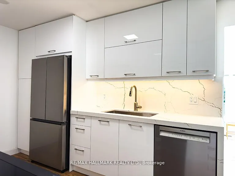 23 Ironshield Cres — Photo 5