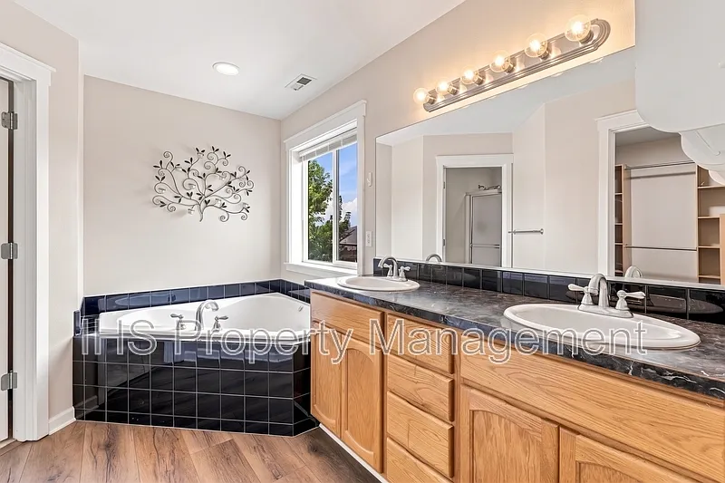 4 bed, 3.0 bath, 2612 sqft, $2,800 — Photo 4