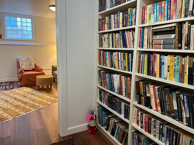 900 Union St #6 — Photo 9