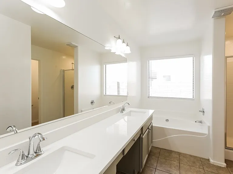 6622 S 23rd Ave — Photo 11