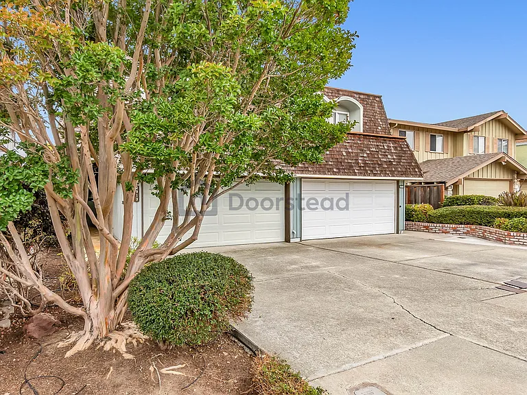 2913 Bayview Dr — Photo 3