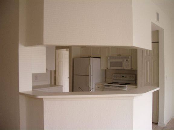 Kitchen counter bar open to living 