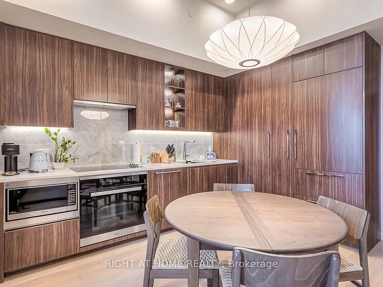 95 McMahon Dr #511 — Photo 9