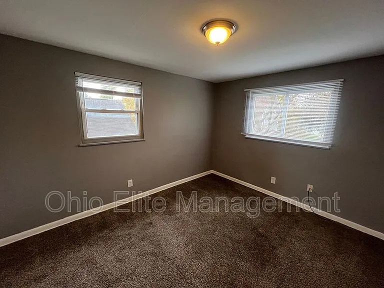 397 1/2 S Ogden Ave — Photo 13