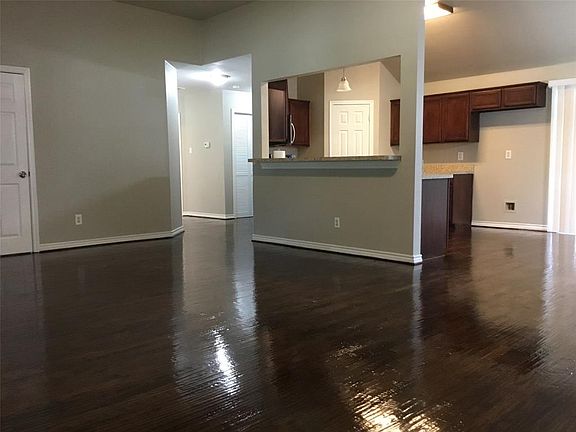 3rd image of 317 Cedar Dr
