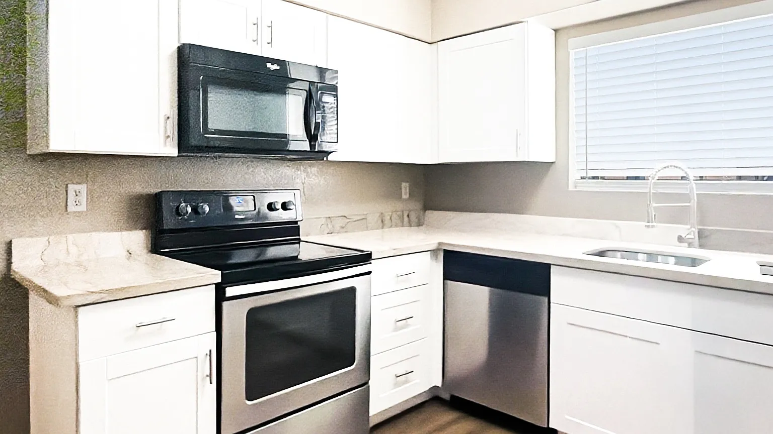2 bed, 875 sqft, $1,195 — Photo 4