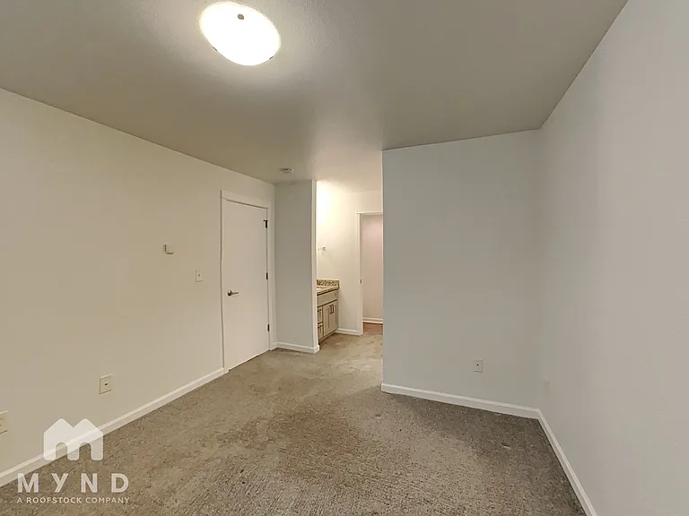 9805 Avondale Rd NE #L138 — Photo 8