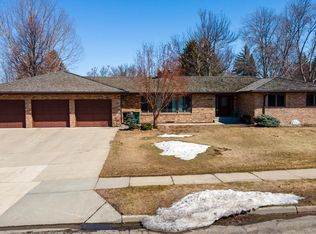 2028 S Grandview Ln, Bismarck, ND 58503