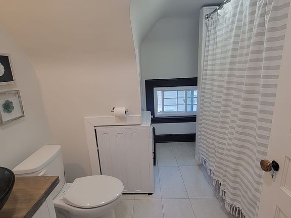 2nd image of 262 Claremont Ave #2