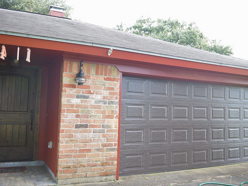 1st image of 2411 Little John Ln