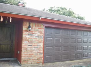 2411 Little John Ln, Groves, TX 77619