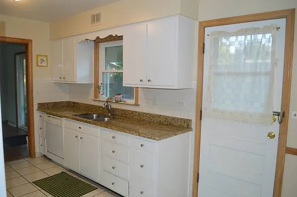 414 Brook Ln — Photo 7