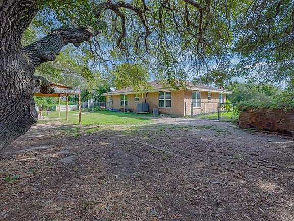 3rd image of 1015 Raven Dr