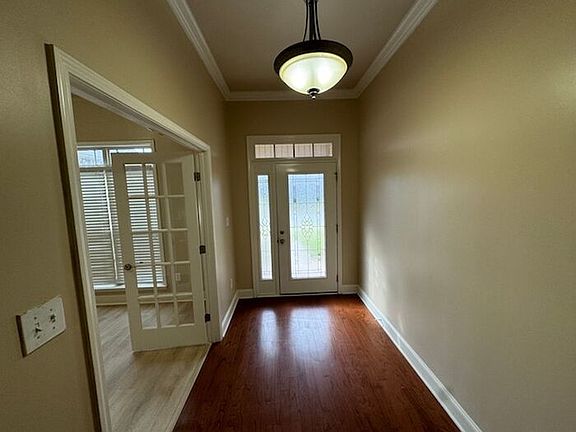 3rd image of 140 Harbor Glen Dr SW