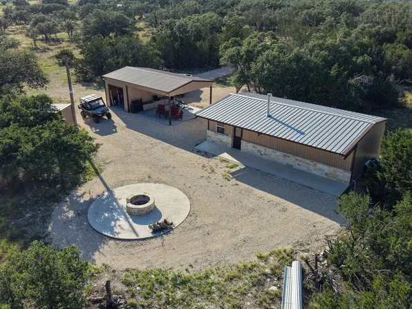 725 Kc 3721 Rd, Junction, TX 76849