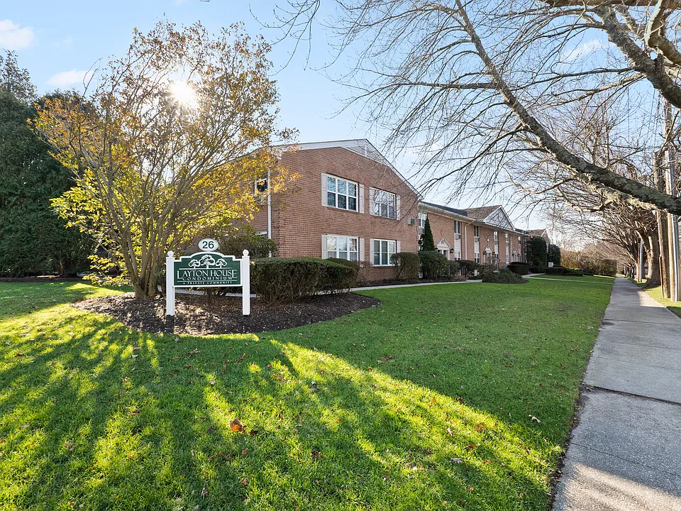 26 Layton Ave #19