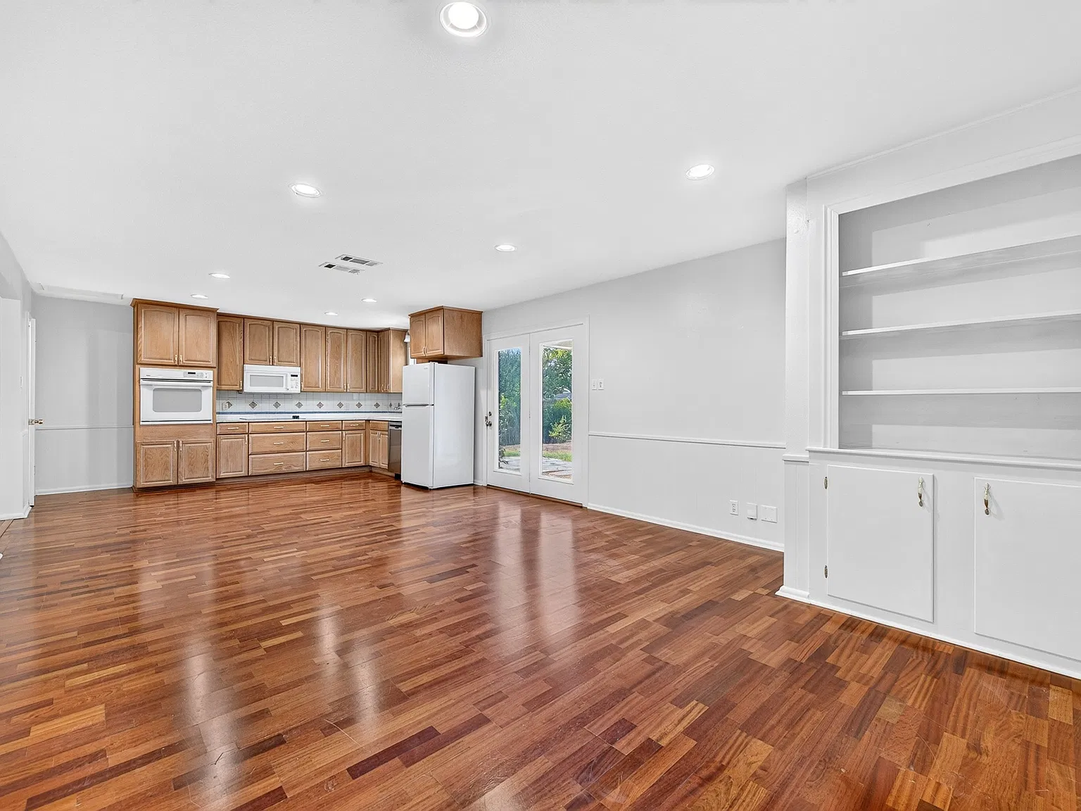 3 bed, 1568 sqft, $2,295 — Photo 4