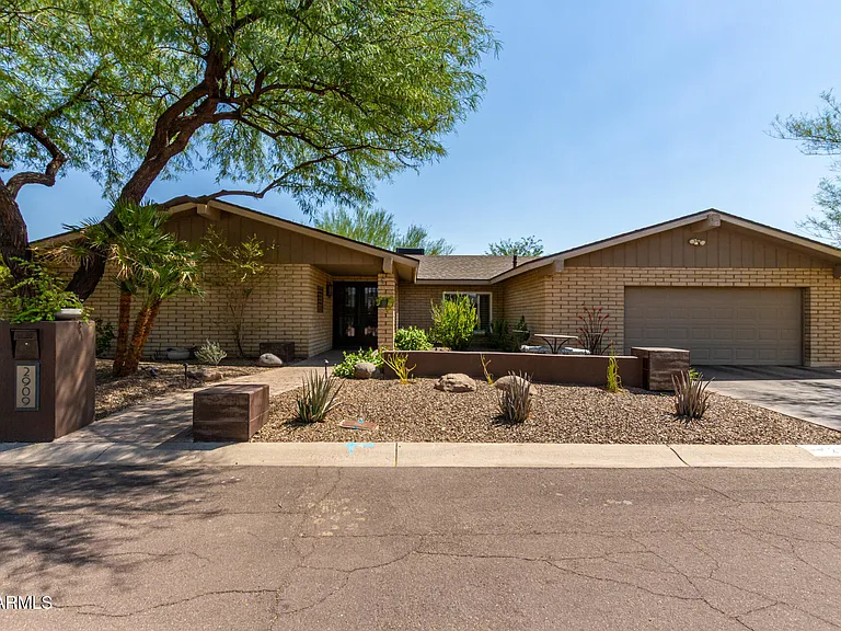 2909 E Las Rocas Dr — Photo 48