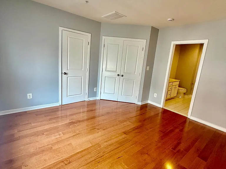 11034 Amherst Ave — Photo 31