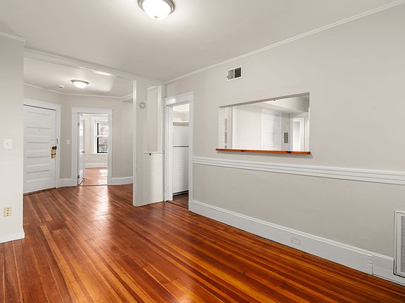 3rd image of 26 Linden Pl APT 3