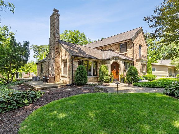 3rd image of 35 Park Hills Dr SE