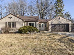 11827 W Homewood Ave, Wauwatosa, WI 53226