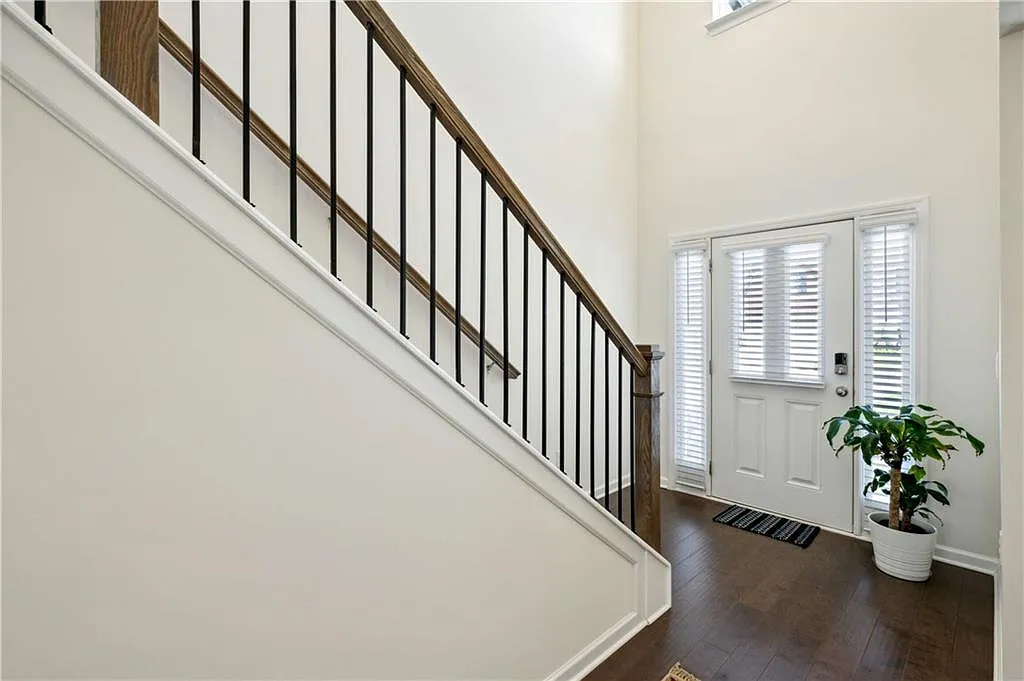 5 bed, 3.0 bath, 2551 sqft, $2,750 — Photo 3