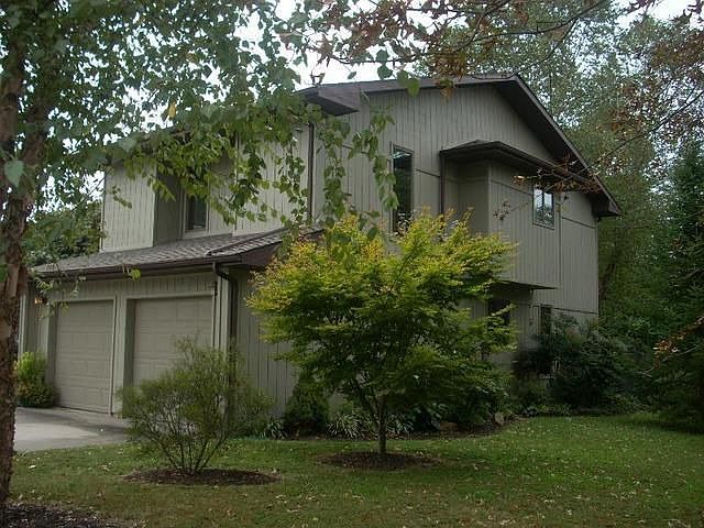 2nd image of 608 S Surrey Ln