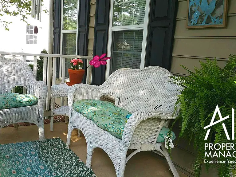 1236 Raintree Dr — Photo 4