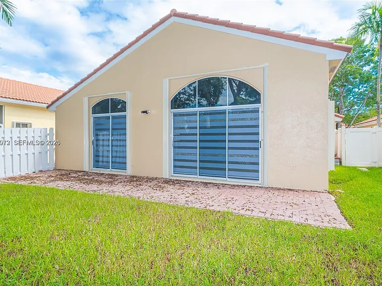 812 Garnet Cir — Photo 15
