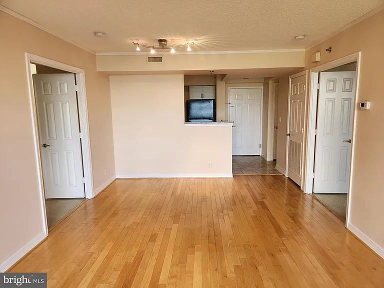 5809 Nicholson Ln #304 — Photo 7