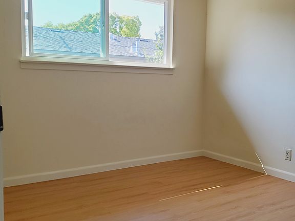 3rd image of 184 El Carmelo Ave #184