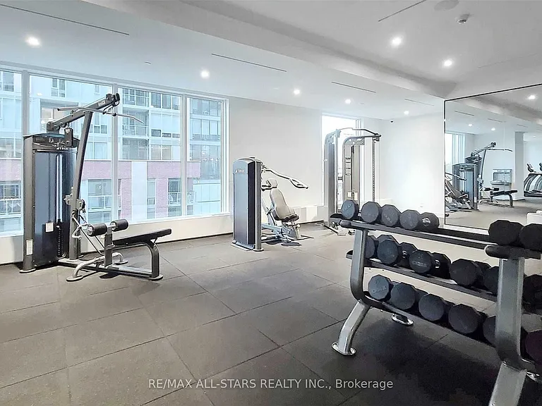 33 Helendale Ave #2302 — Photo 20