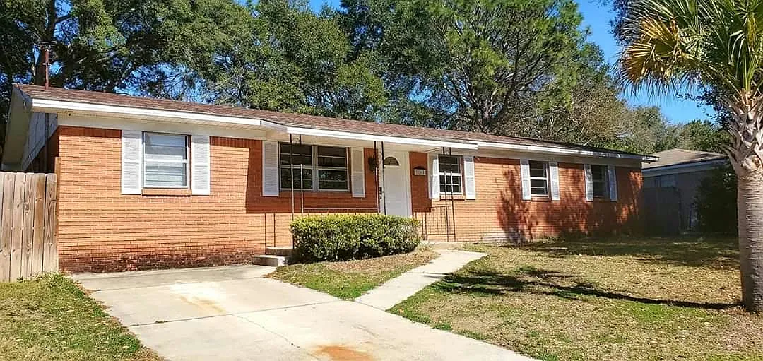 5 bed, 1457 sqft, $1,500 — Photo 1