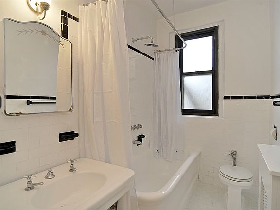 5th image of 905 W End Ave