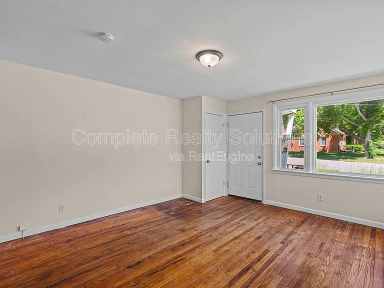 2502 McLaran Ave — Photo 6