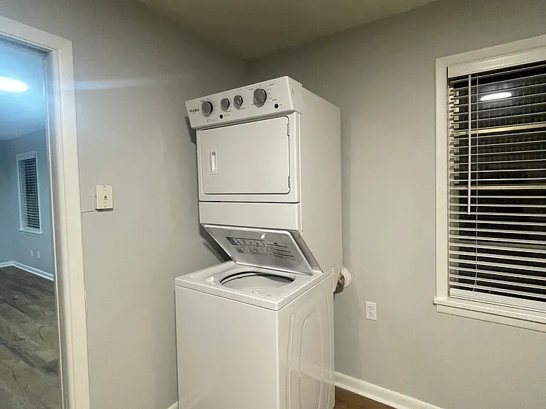 217 N Pierce St — Photo 16