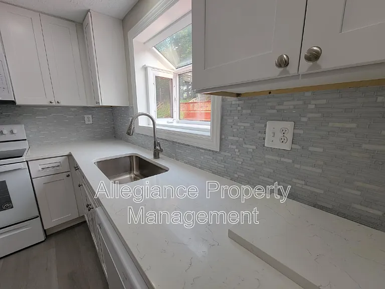7598 Springfield Hills Dr — Photo 10